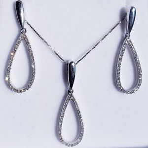Diamond and white gold necklace and earrings set